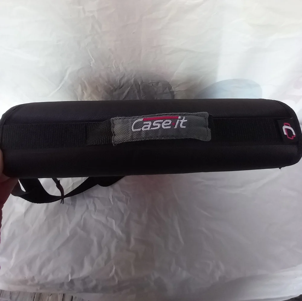 Case it 3 Ring Zipper Binder - Picture 3 of 13